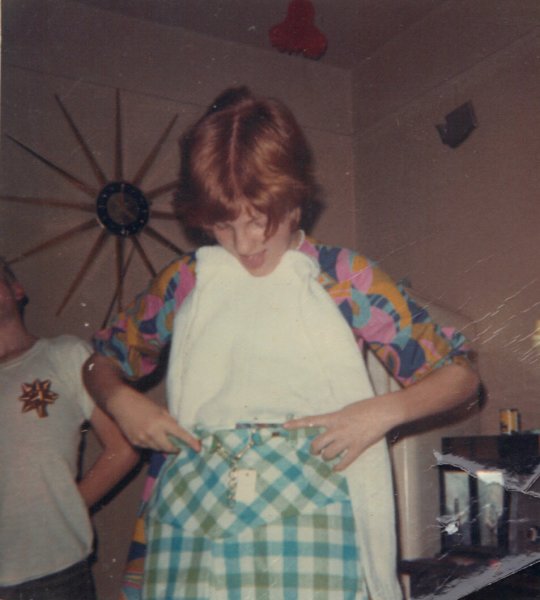 cherylgettinganewoutfitforchristmasatdadsadmiralhouse.jpg