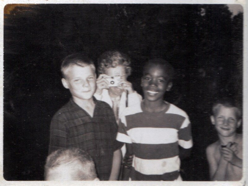thisissteveandhisfriendterryjeffriesithinkwithauntbonnieinthebackgroundathouseon21st.jpg